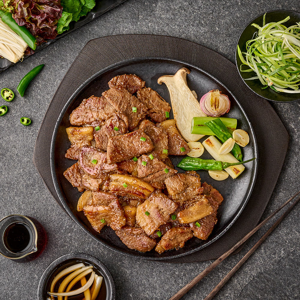 정채움 정성 가득 채운 두툼 칼집 구이 간장맛 700g 팽이버섯 비법 양념 돼지