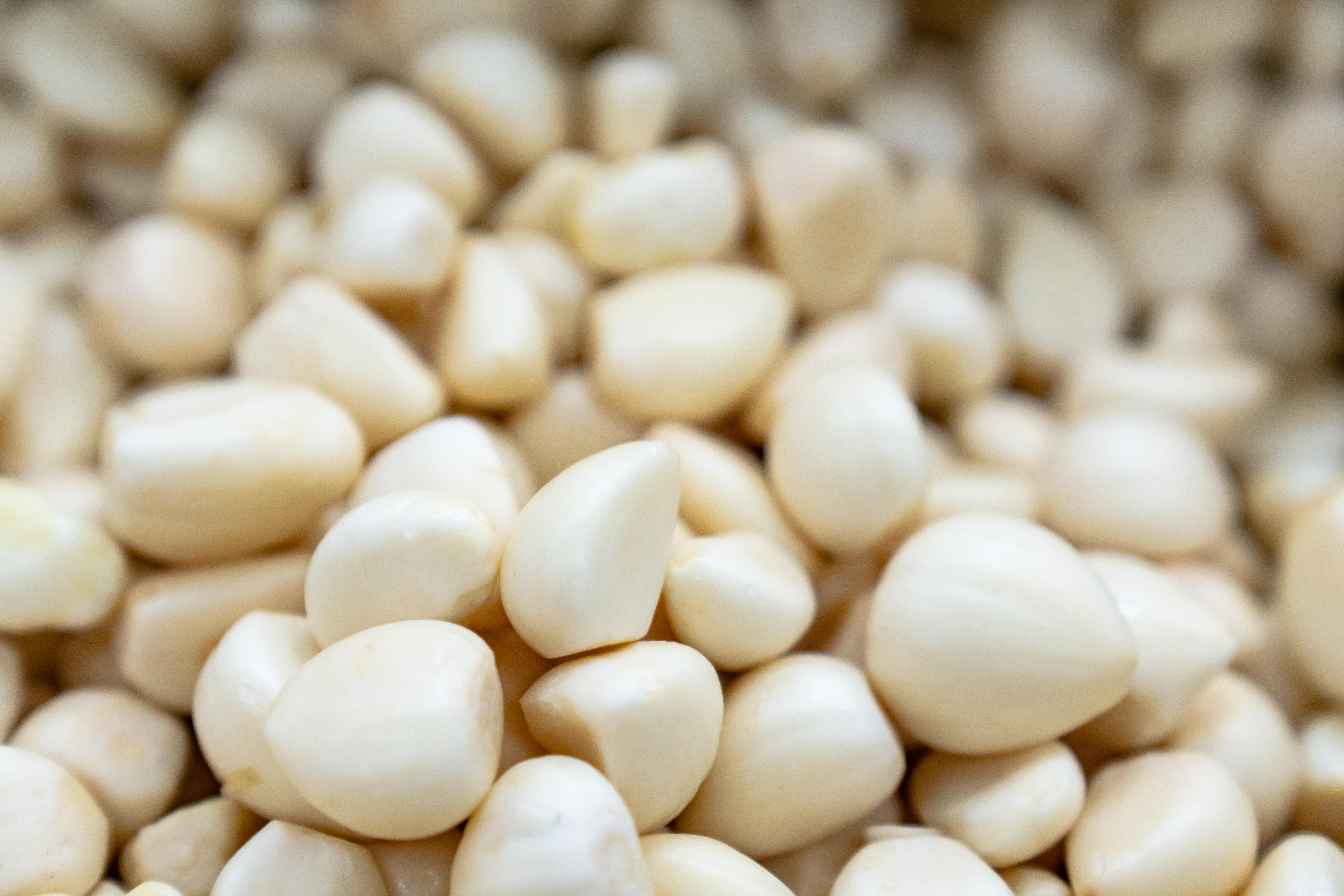 국내산 깐마늘 깐마늘 중 2kg(1kg*2개)